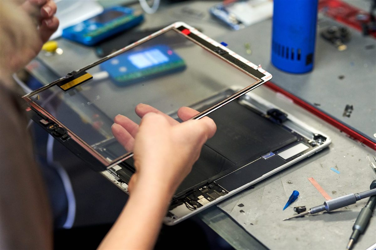 Cracked iPad screen repair vs replace cost breakdown in Boca Raton